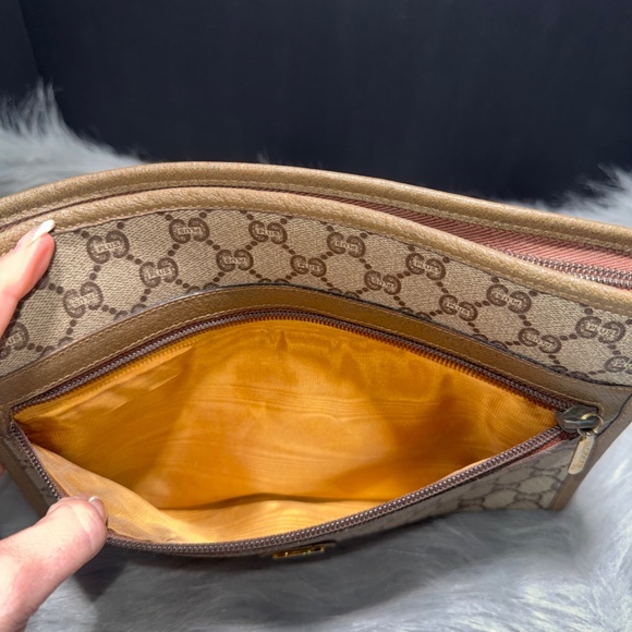 Gucci Plus Vintage Beige and Brown Monogram Pouch - Picture 8 of 12